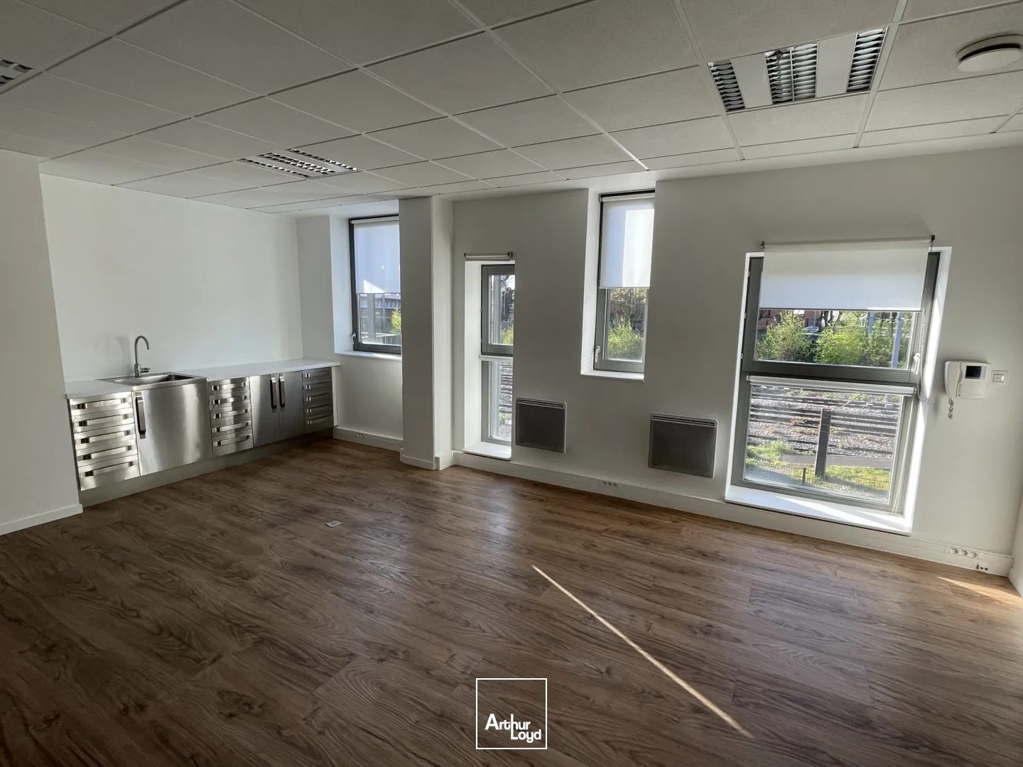 Bureaux à louer et à vendre à Tourcoing - Parc tertiaire moderne proche gare