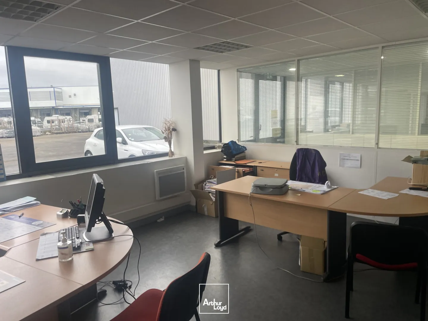 Entrepôt et bureaux à louer - axe A1 - Libercourt