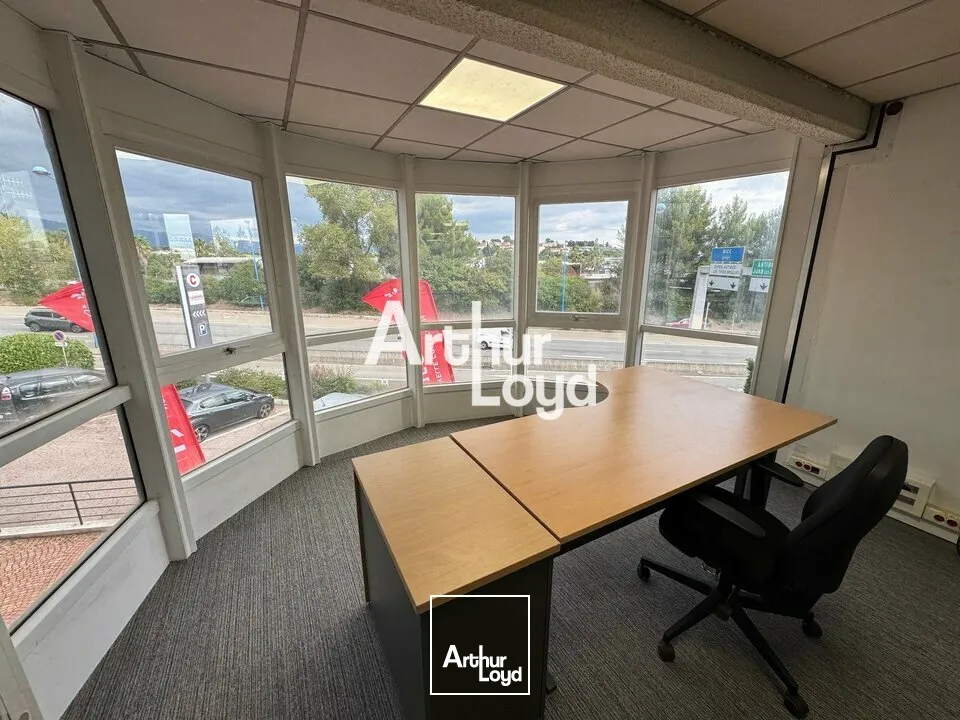 Location bureaux 113 m² en R+2 secteur Antibes - Excellente visibilité