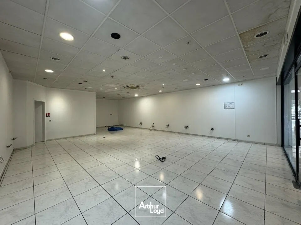TOURS NORD CENTRE COMMERCIAL LA PETITE ARCHE COMMERCE A LOUER 86 M²