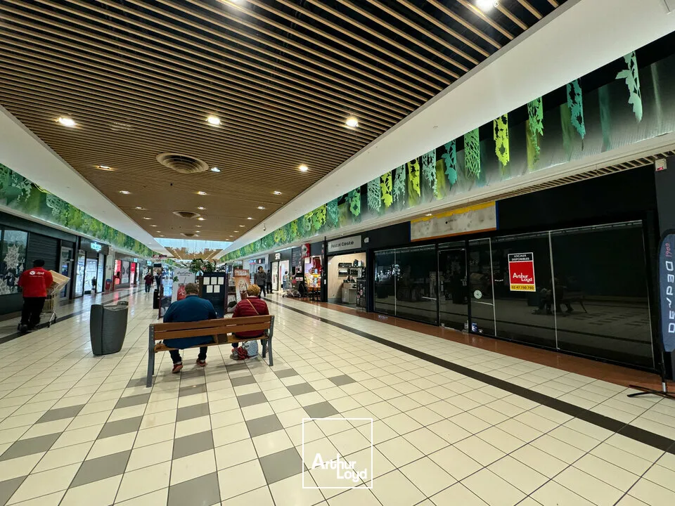 TOURS NORD CENTRE COMMERCIAL LA PETITE ARCHE COMMERCE A LOUER 86 M²