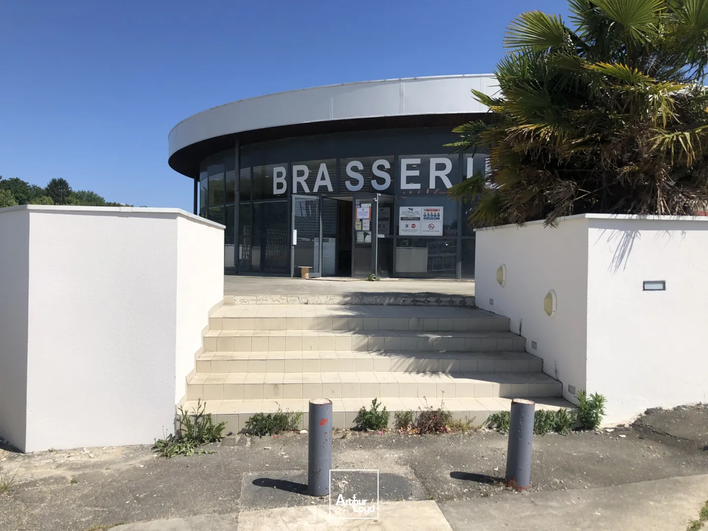 Local restaurant à louer en zone commerciale à Méru 