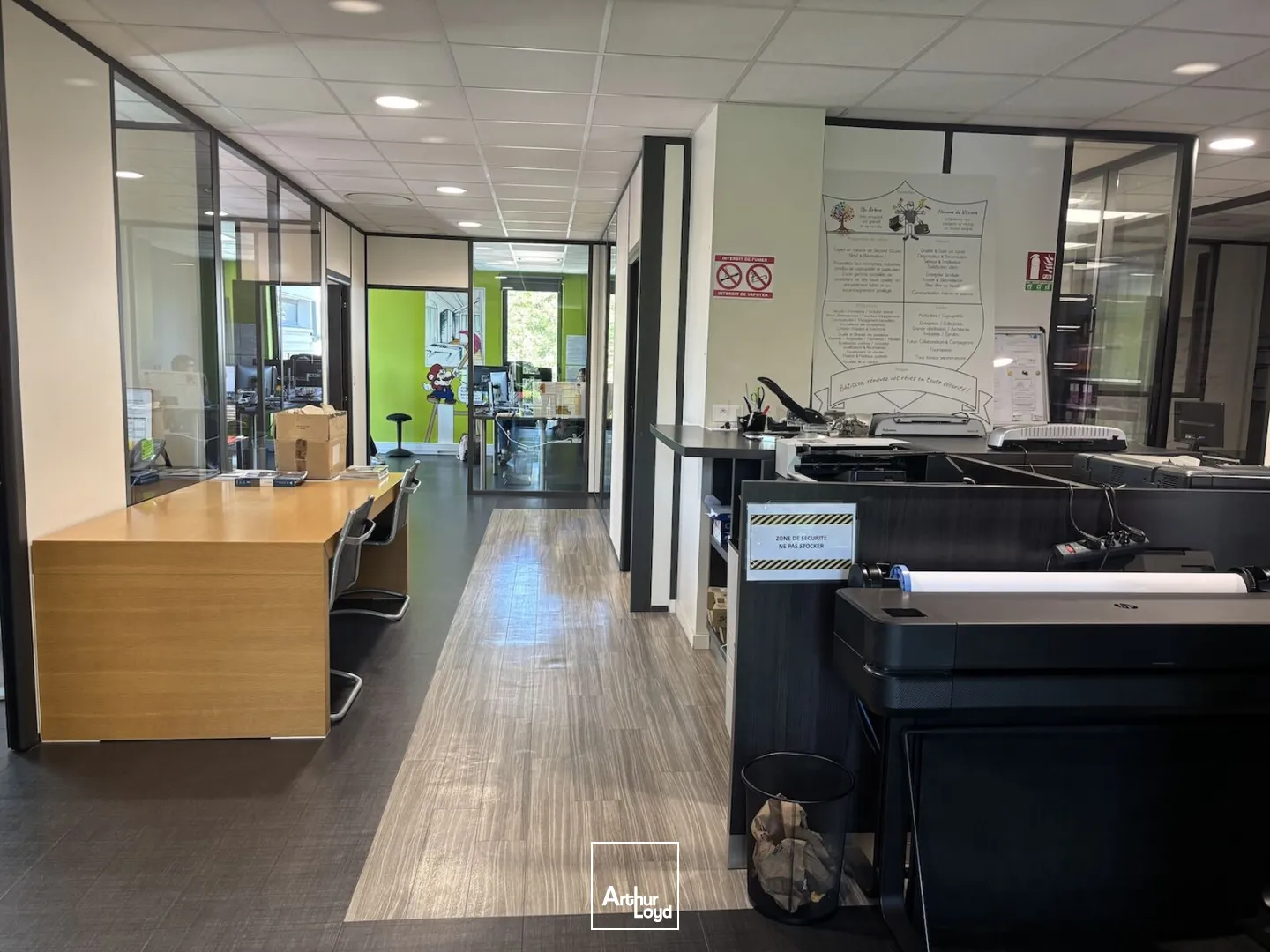 À VENDRE : Bâtiment d'activité de 1 565 m² clos et enrobé, à Saint-Etienne Nord