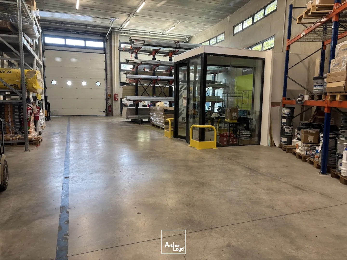 À VENDRE : Bâtiment d'activité de 1 565 m² clos et enrobé, à Saint-Etienne Nord