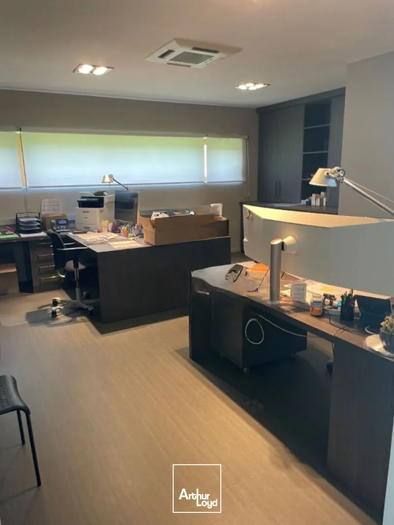 Locaux d'activité à vendre ou à louer à LE CHAMBON FEUGEROLLES 42500