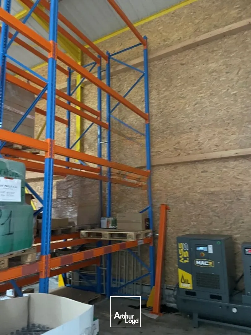 Locaux d'activité à vendre ou à louer à LE CHAMBON FEUGEROLLES 42500