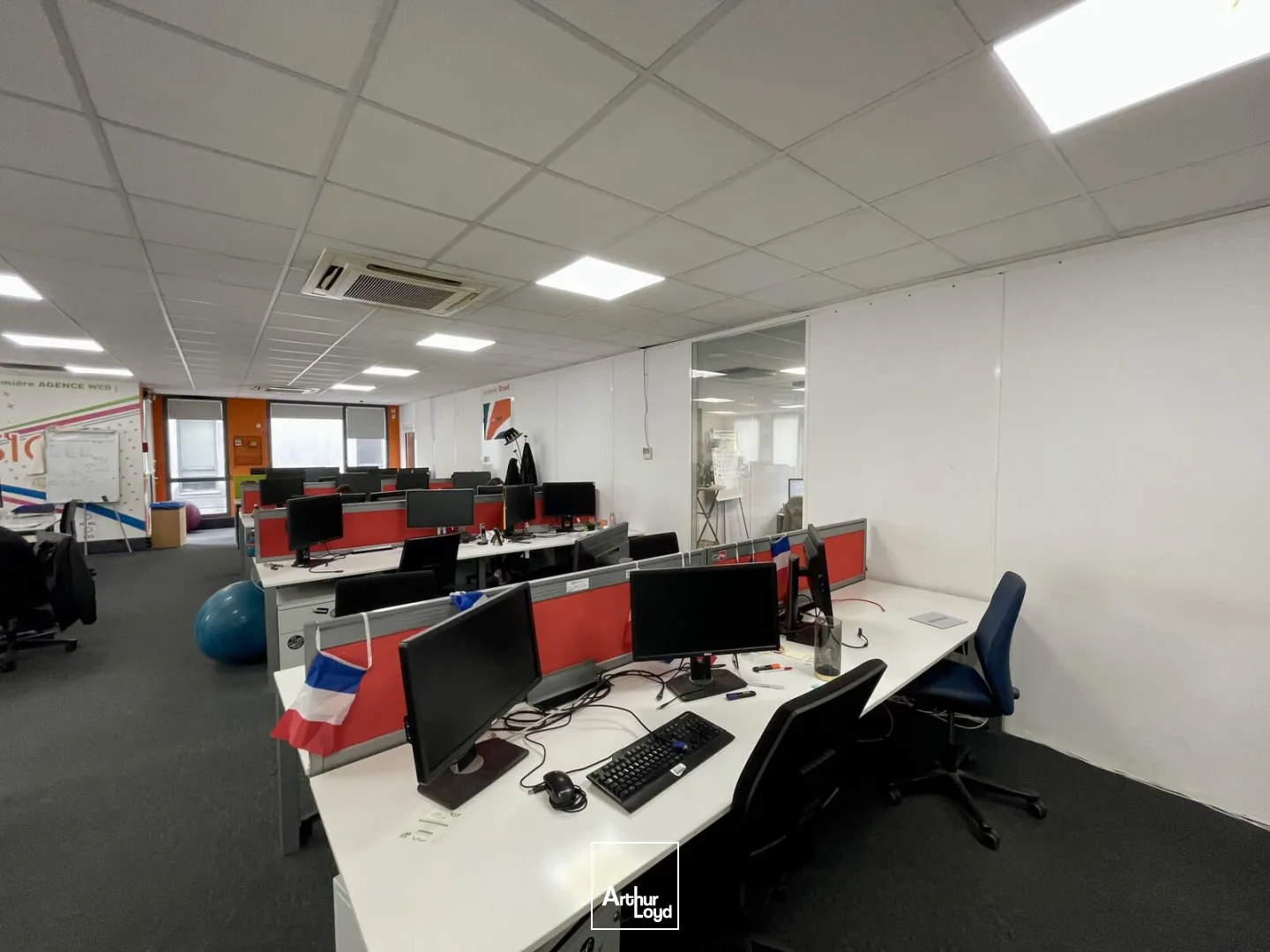 Location bureaux 700 m² rénovés - Marcq-en-Baroeul Business Park, Grands Boulevards proche tramway