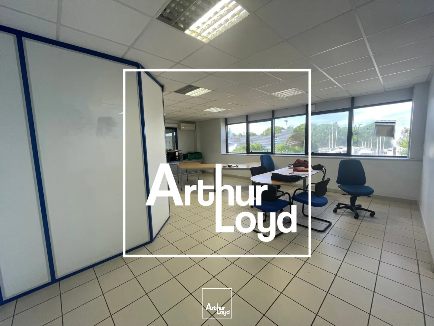 Bureaux modulables de 317 m² avec grand parking à Aigues-Mortes, à vendre ou à louer !