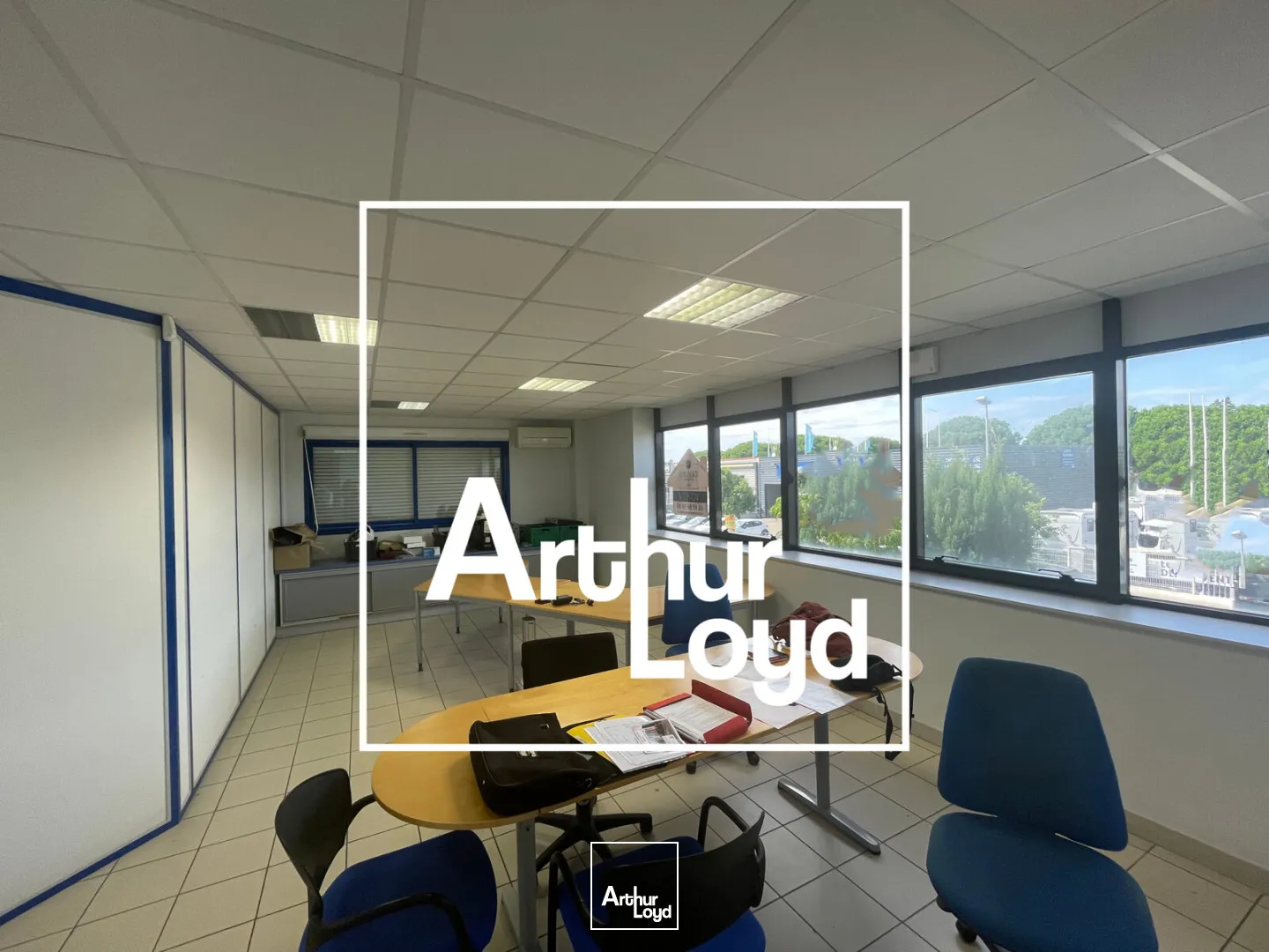 Bureaux modulables de 317 m² avec grand parking à Aigues-Mortes, à vendre ou à louer !
