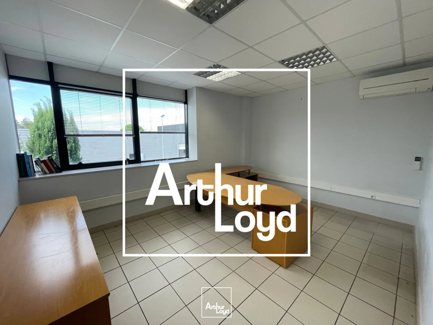 Bureaux modulables de 317 m² avec grand parking à Aigues-Mortes, à vendre ou à louer !