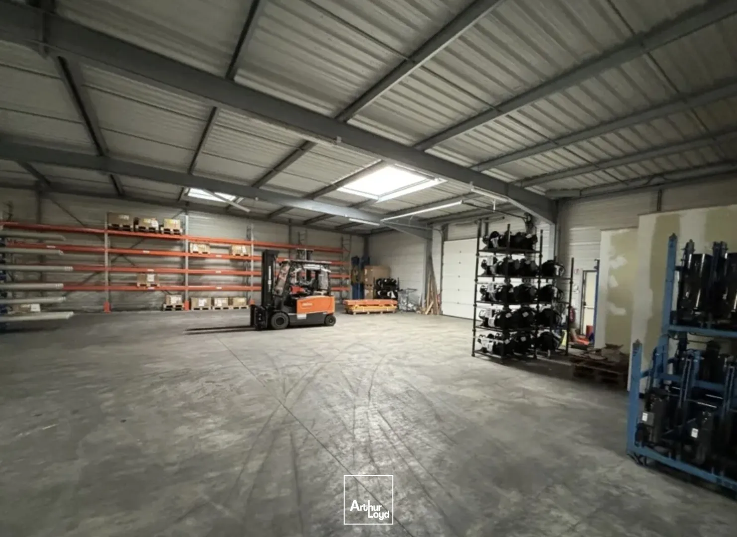 A LOUER - STOCKAGE - 1000 M2 - PONTCHATEAU - BUREAUX - 30 M2