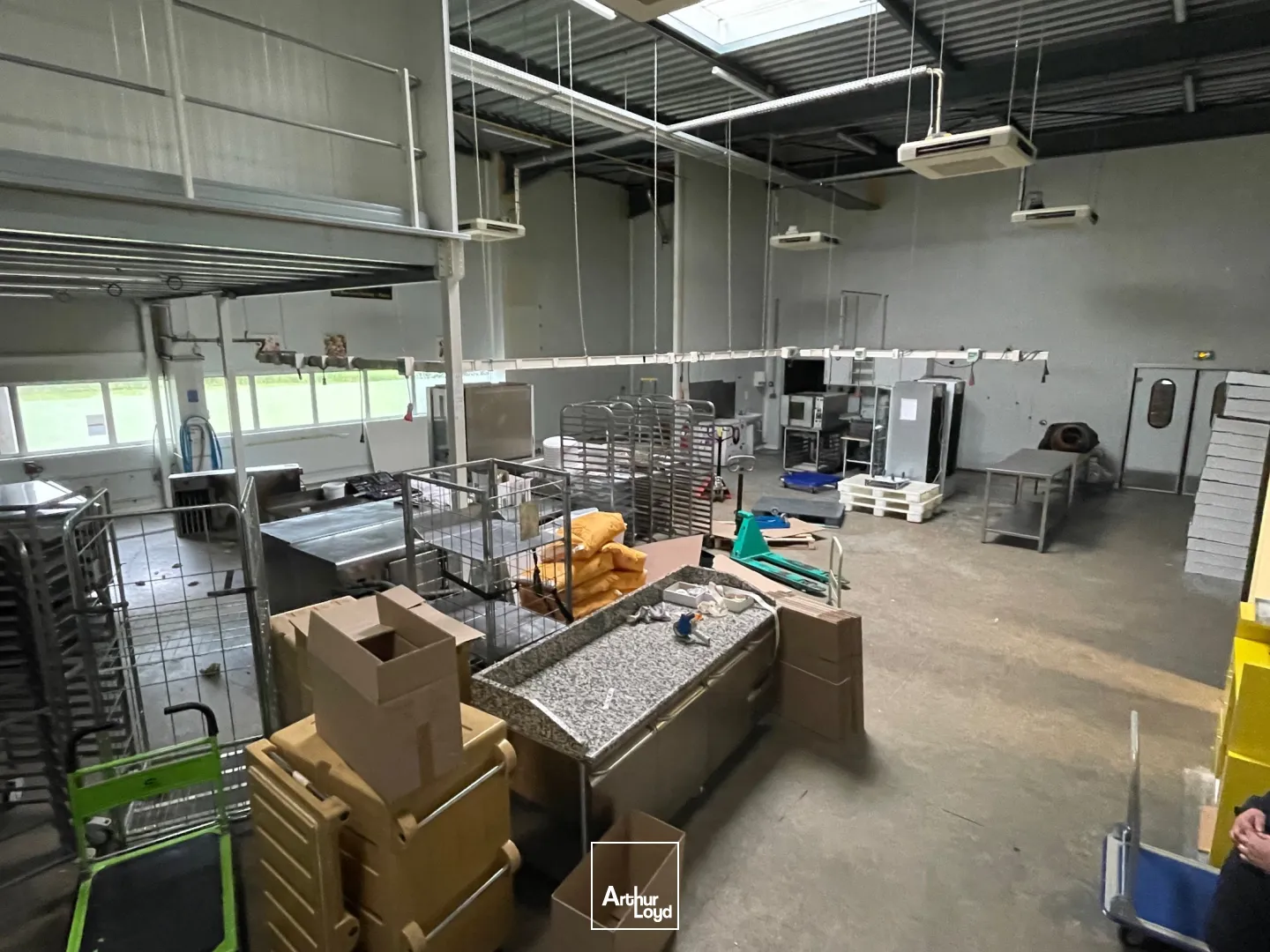 Locaux d'activité à louer à VAL DE REUIL 27100