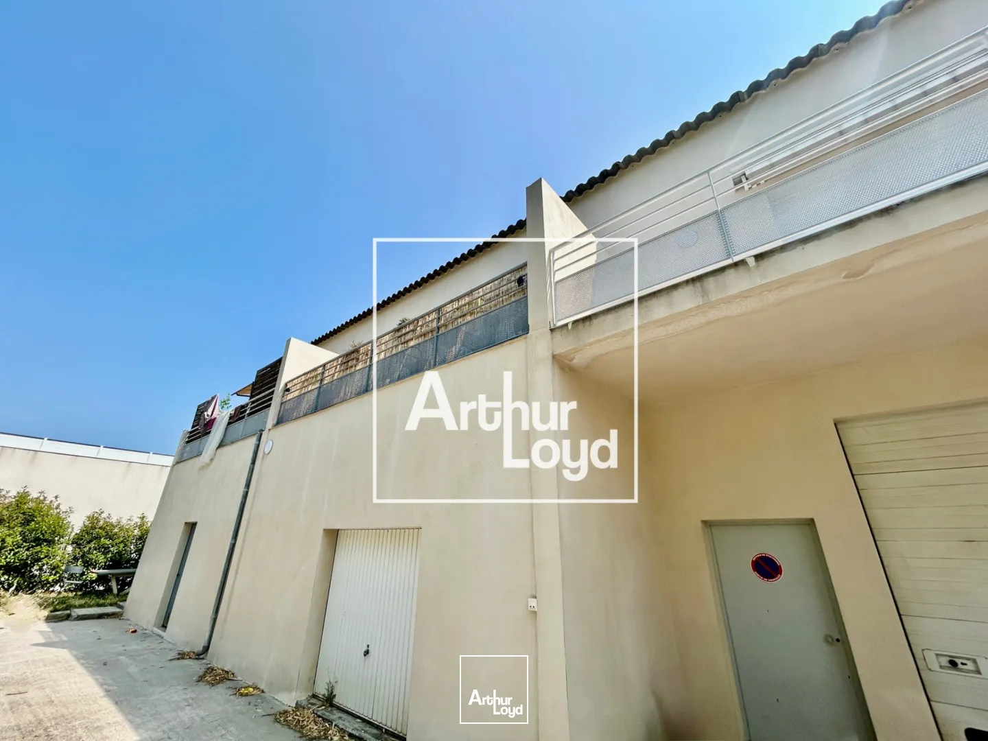 Ensemble immobilier avec rendement locatif et espace de stockage - Proche Montpellier, accès PL