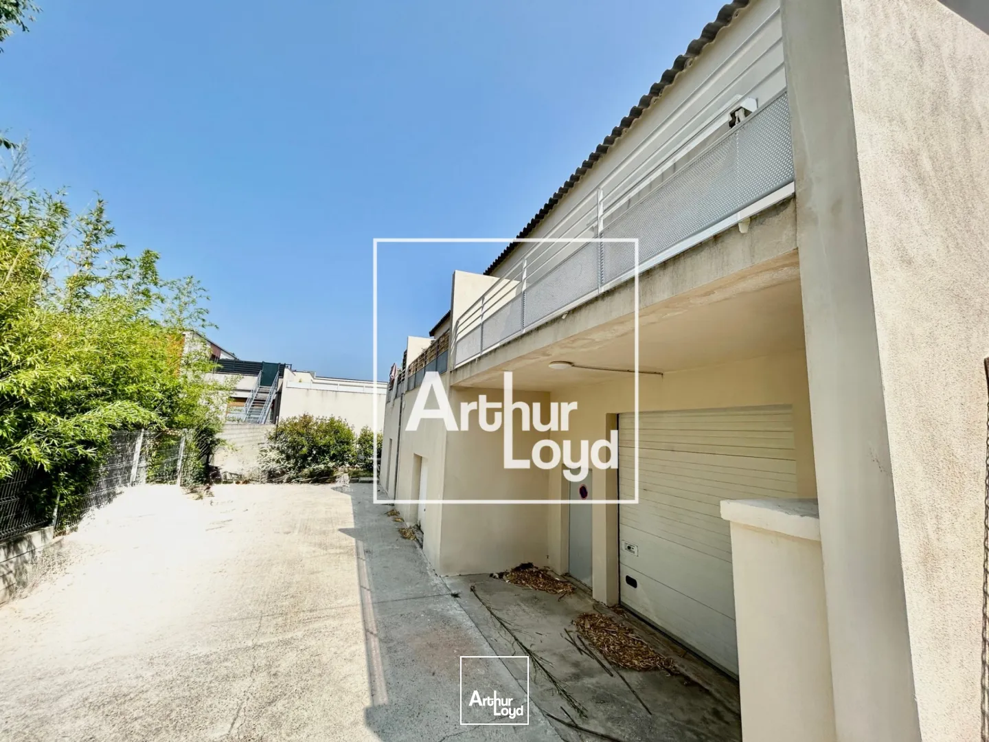 Ensemble immobilier avec rendement locatif et espace de stockage - Proche Montpellier, accès PL