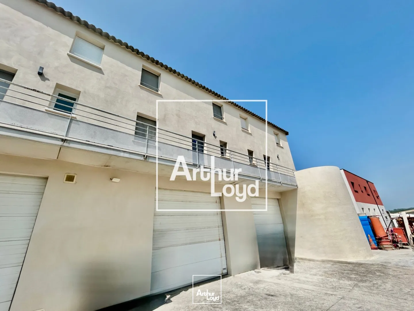 Ensemble immobilier avec rendement locatif et espace de stockage - Proche Montpellier, accès PL