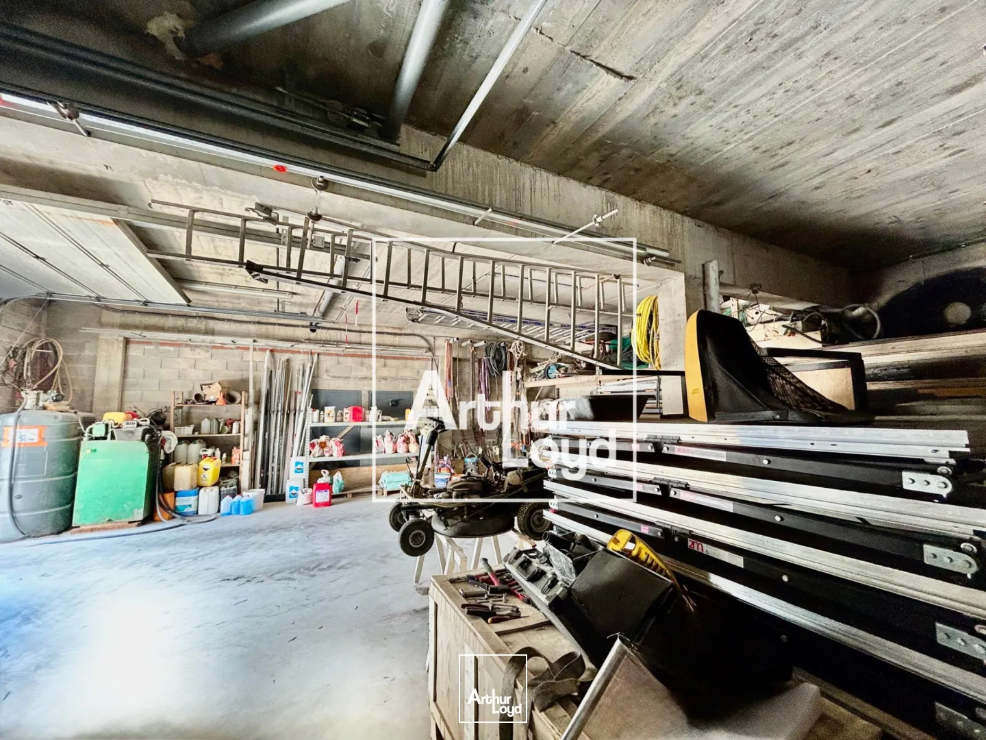 Ensemble immobilier avec rendement locatif et espace de stockage - Proche Montpellier, accès PL