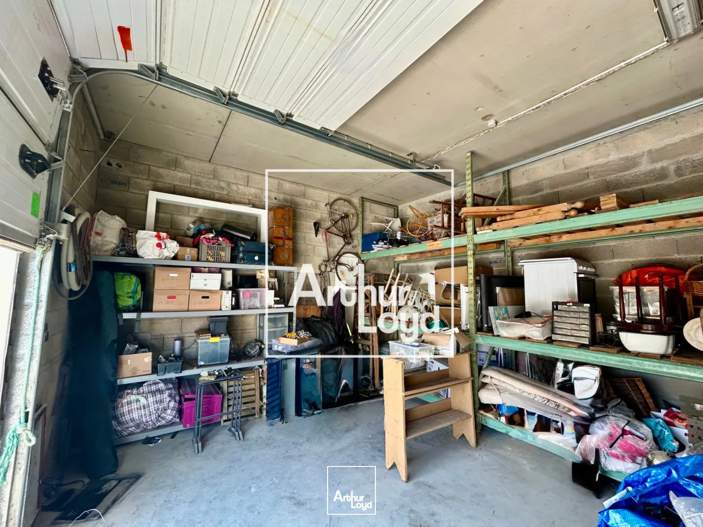 Ensemble immobilier avec rendement locatif et espace de stockage - Proche Montpellier, accès PL