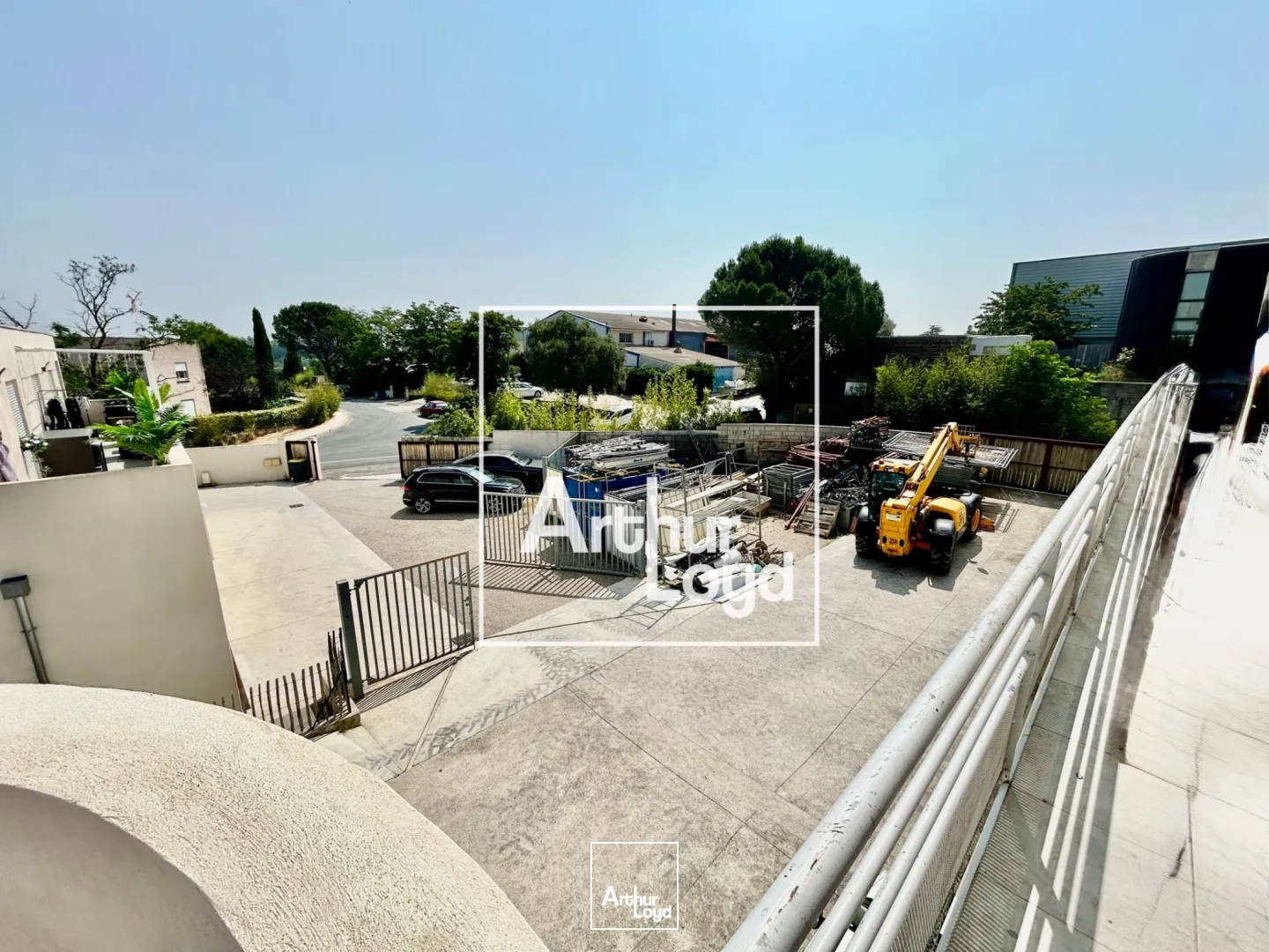Ensemble immobilier avec rendement locatif et espace de stockage - Proche Montpellier, accès PL