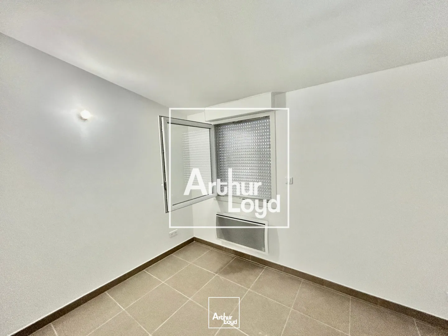 Ensemble immobilier avec rendement locatif et espace de stockage - Proche Montpellier, accès PL