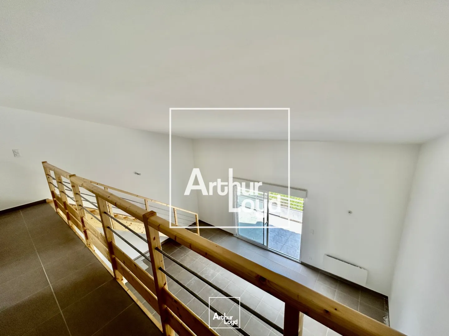 Ensemble immobilier avec rendement locatif et espace de stockage - Proche Montpellier, accès PL