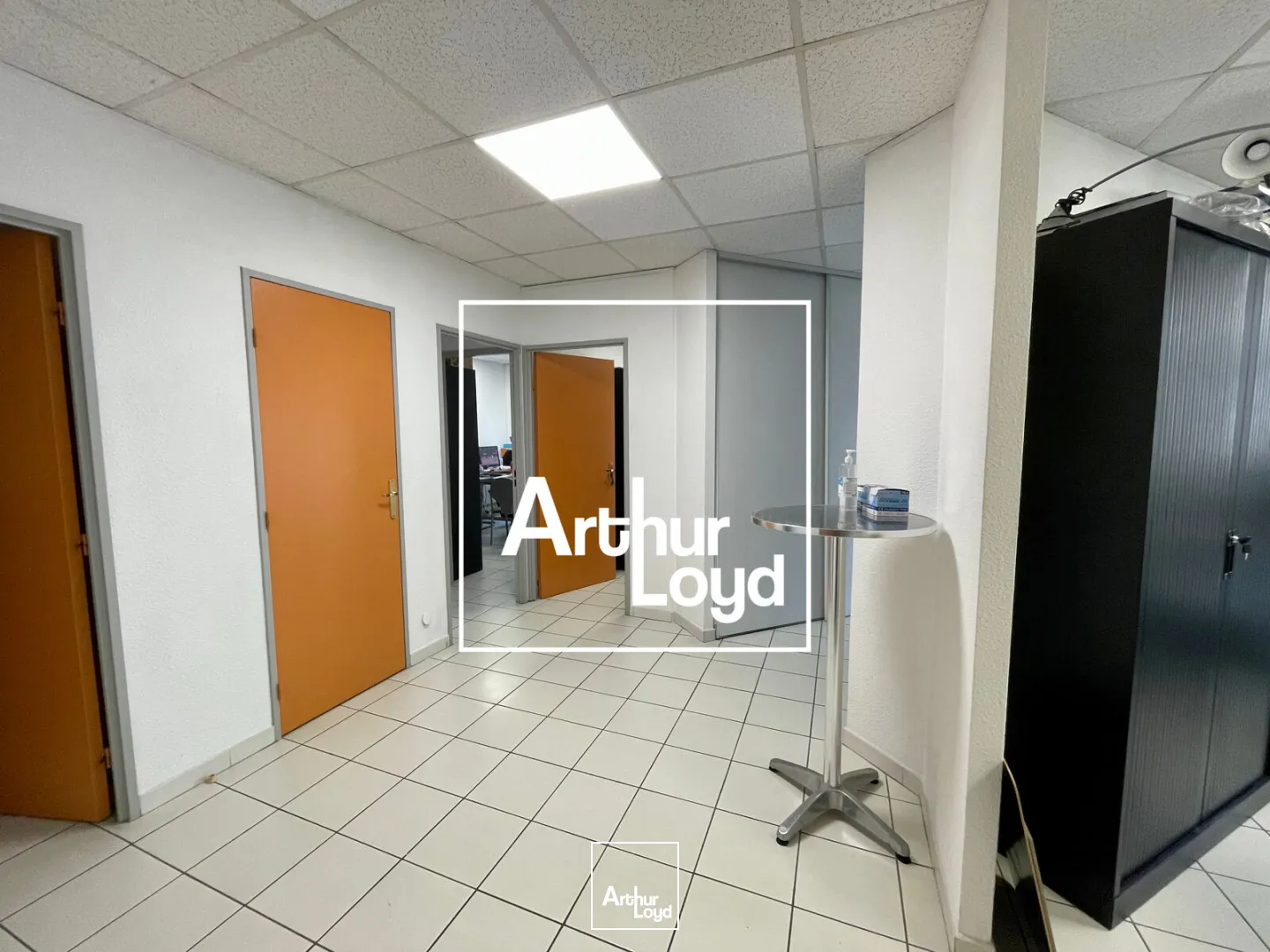 Opportunité d'Achat : Bureaux de 112 m² en Rez-de-Chaussée à Vauvert