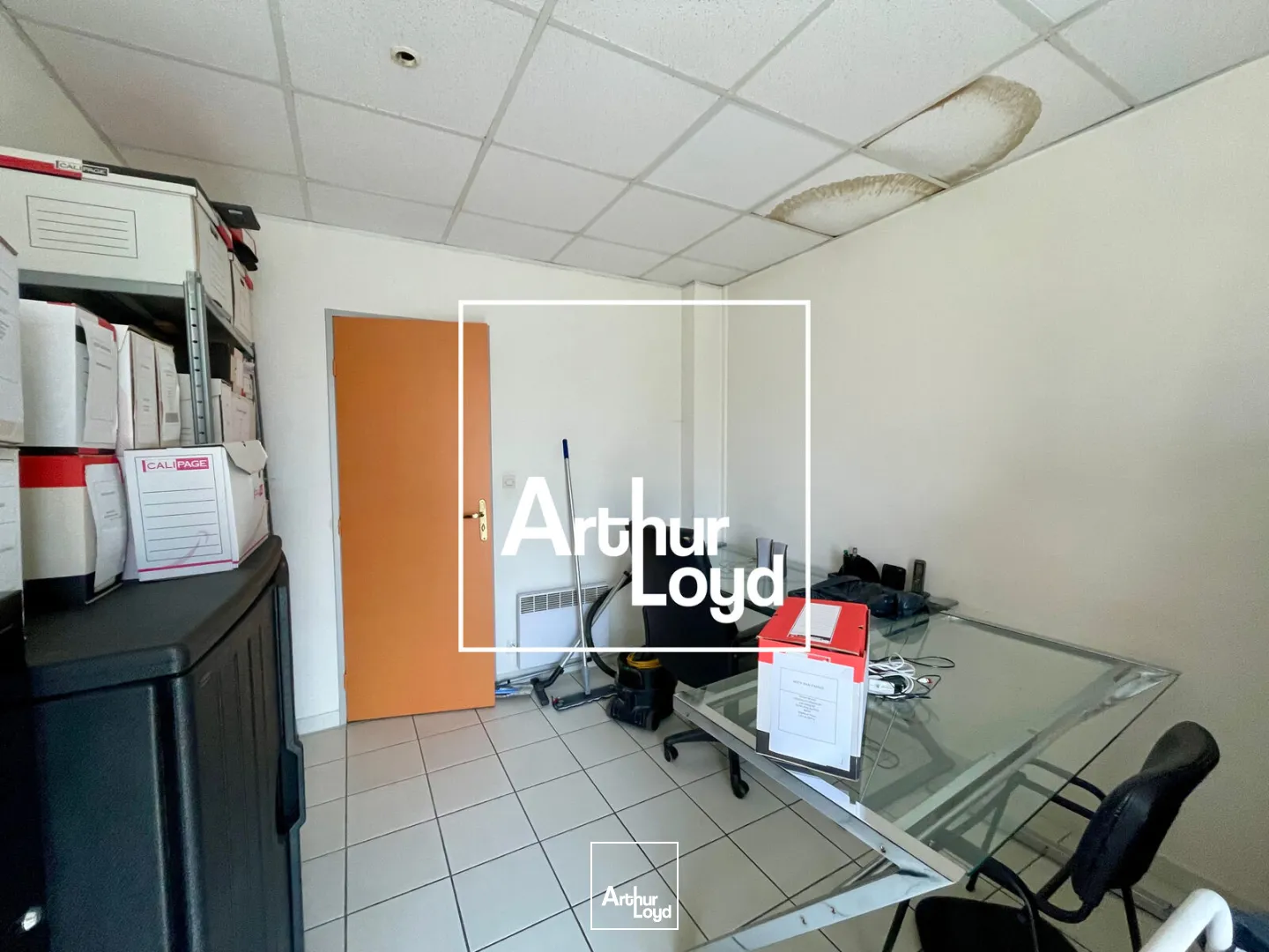 Opportunité d'Achat : Bureaux de 112 m² en Rez-de-Chaussée à Vauvert