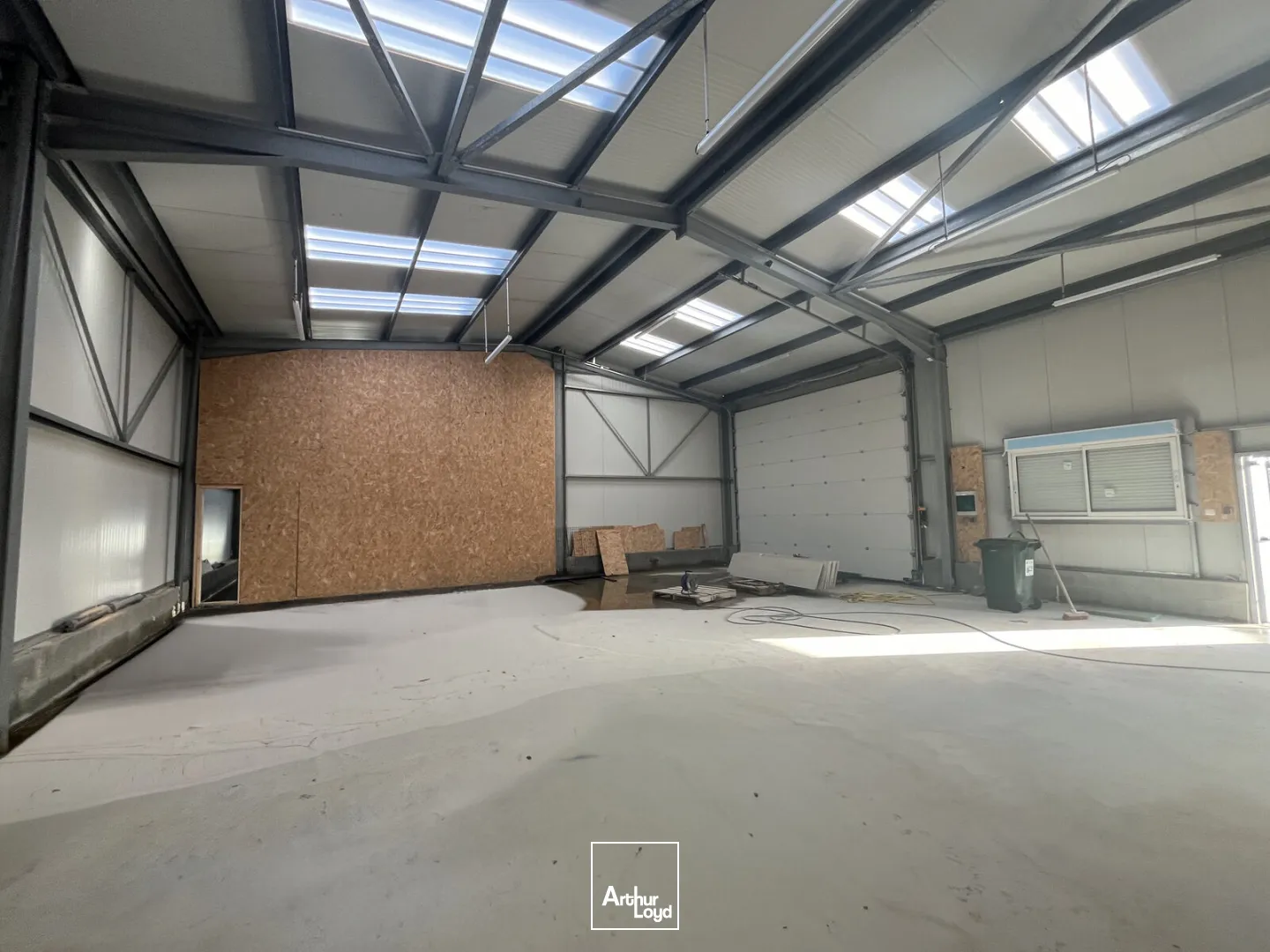 A LOUER LOCAL D ACTIVITE PIRIAC 144M2