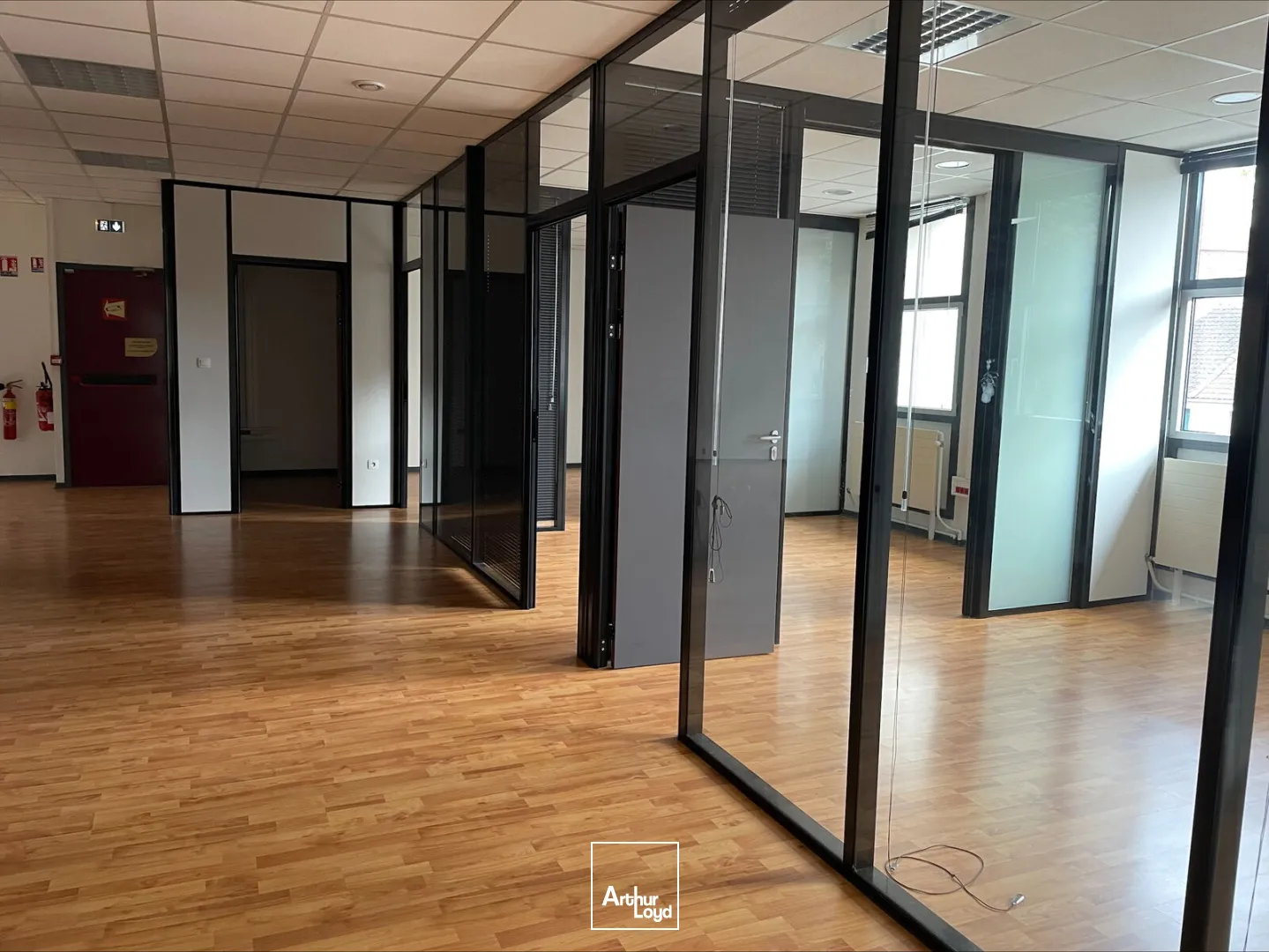 Bureaux à louer à Douai - ERP, accessibilité PMR et parking privatif