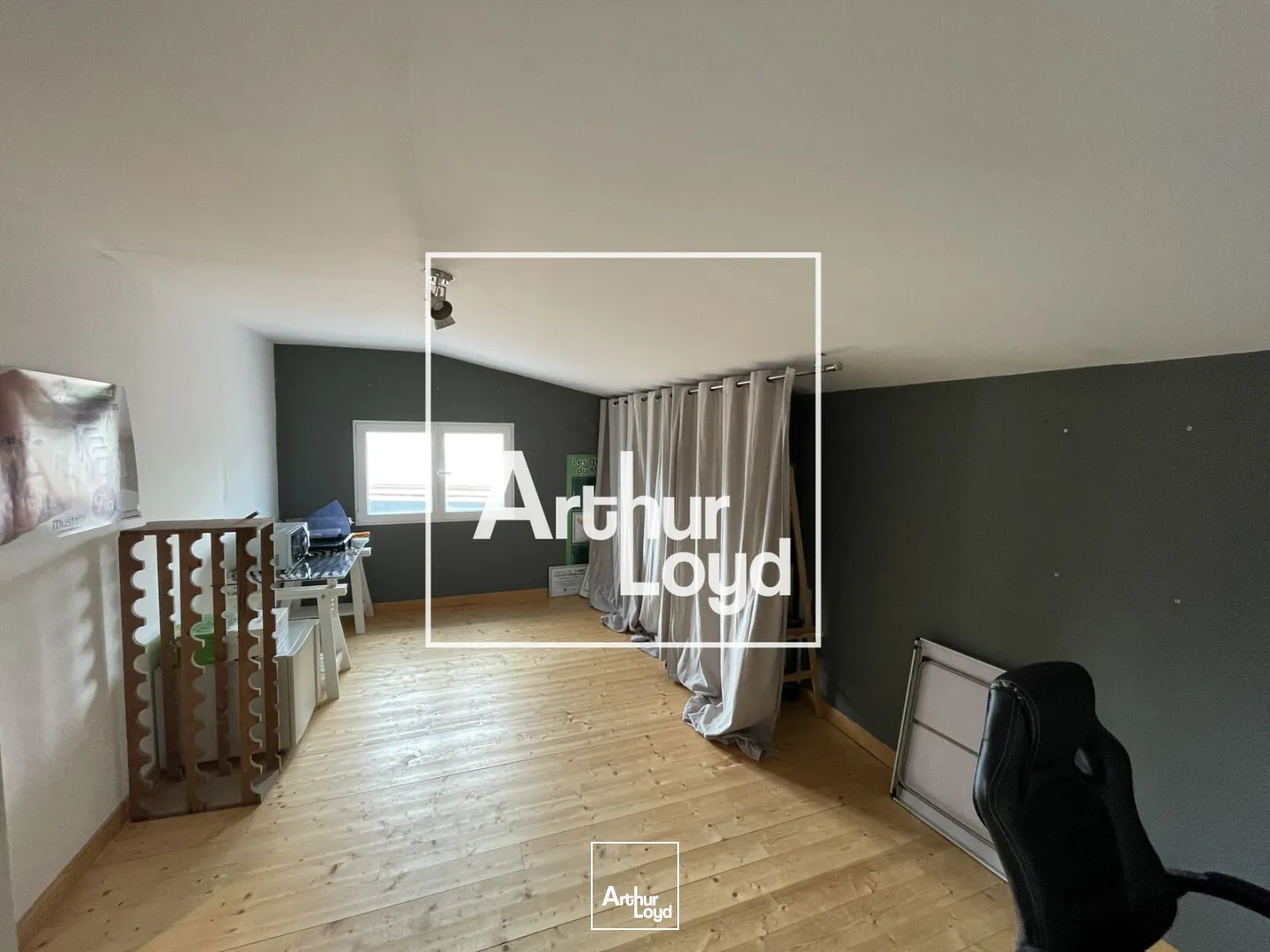 Rare ! Bureaux entre Narbonne et Lézignan-Corbières, le long de la RD6113