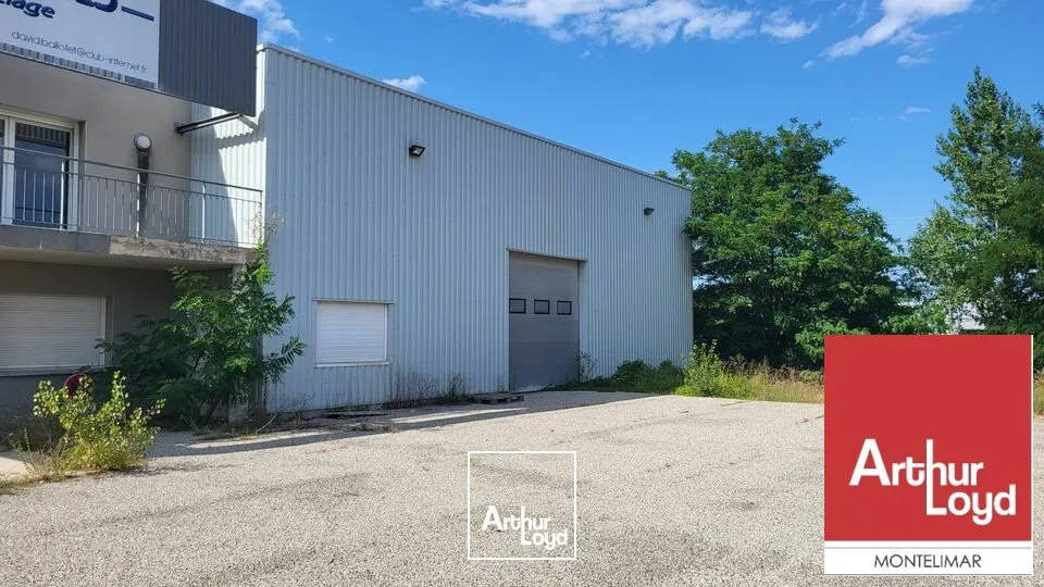 ARDECHE - LE TEIL - A VENDRE BÂTIMENT INDÉPENDANT A USAGE D'ENTREPÔT ET BUREAUX AVEC LOGEMENT 