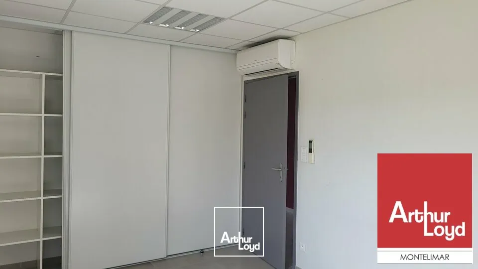 ARDECHE - LE TEIL - A VENDRE BÂTIMENT INDÉPENDANT A USAGE D'ENTREPÔT ET BUREAUX AVEC LOGEMENT 