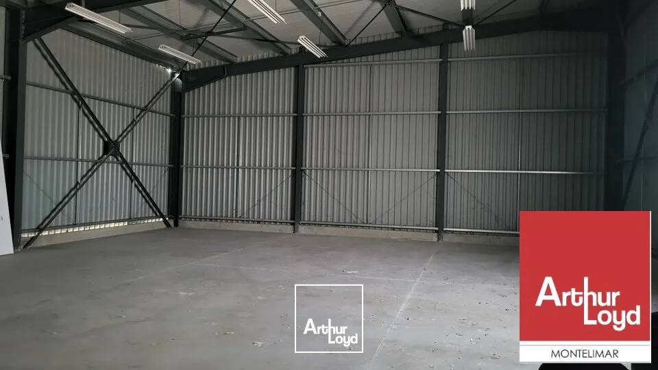 ARDECHE - LE TEIL - A VENDRE BÂTIMENT INDÉPENDANT A USAGE D'ENTREPÔT ET BUREAUX AVEC LOGEMENT 