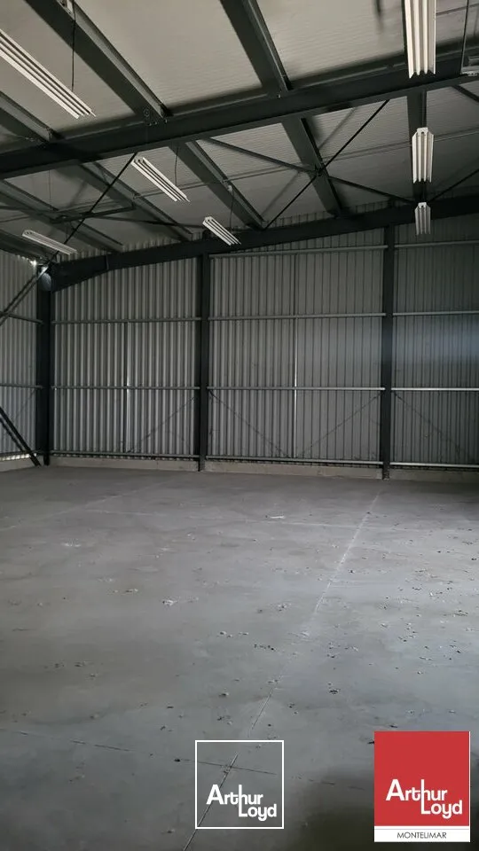 ARDECHE - LE TEIL - A VENDRE BÂTIMENT INDÉPENDANT A USAGE D'ENTREPÔT ET BUREAUX AVEC LOGEMENT 