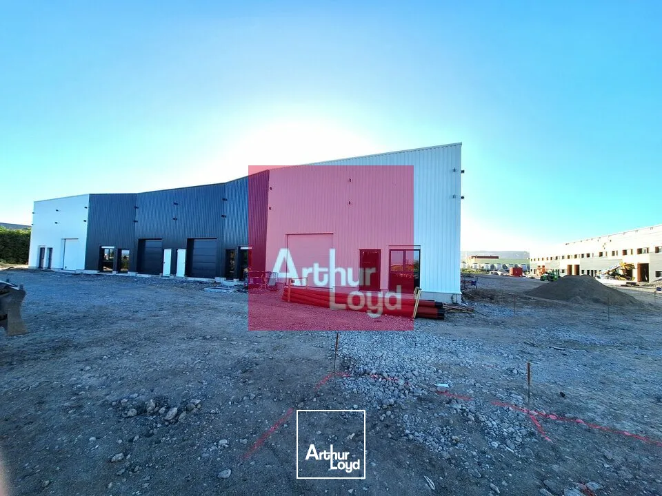 CLERMONT-FERRAND ZONE DES GRAVANCHES A LOUER LOCAL ACTIVITE 158M² - PROGRAMME NEUF - 