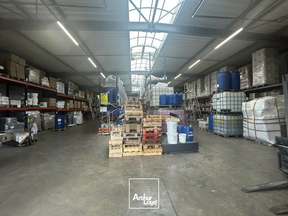 LOCAL D'ACTIVITE - ENTREPOT à VENDRE de 850 m²