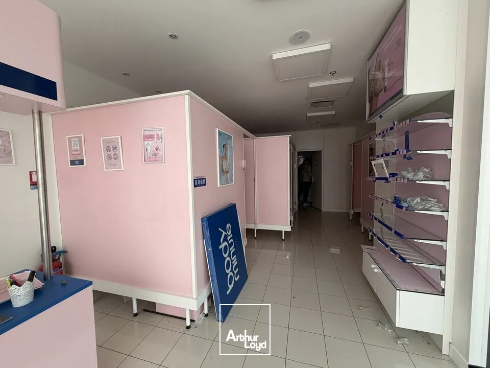 LOCAL ATTRACTIF, FLUX DE CLIENTÈLE GARANTI  DISPONIBLE IMMÉDIATEMENT