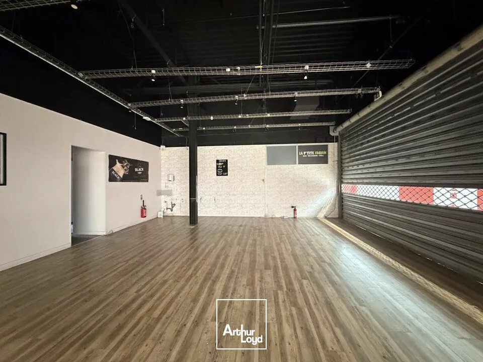 ESPACE DE VENTE ET SERVICE AVEC CUISINE ET RÉSERVE  DISPONIBLE IMMÉDIATEMENT