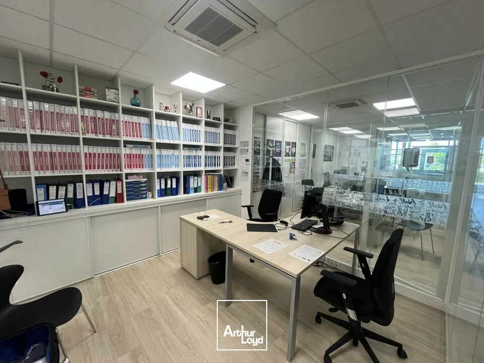 Bureaux à louer 219 m²  Bessines / Niort  Emplacement premium, visibilité et accessibilité exceptionnelles