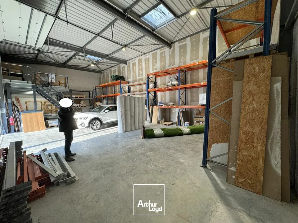 TOURS SUD CHAMBRAY AUBUIS JEAN PERIN - A LOUER LOCAL D'ACTIVITES DE 186 M²