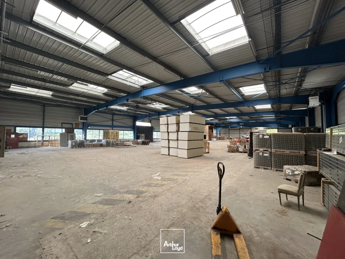 Locaux d'activités à la location à RUE Emplacement stratégique face à LIDL et ACTION