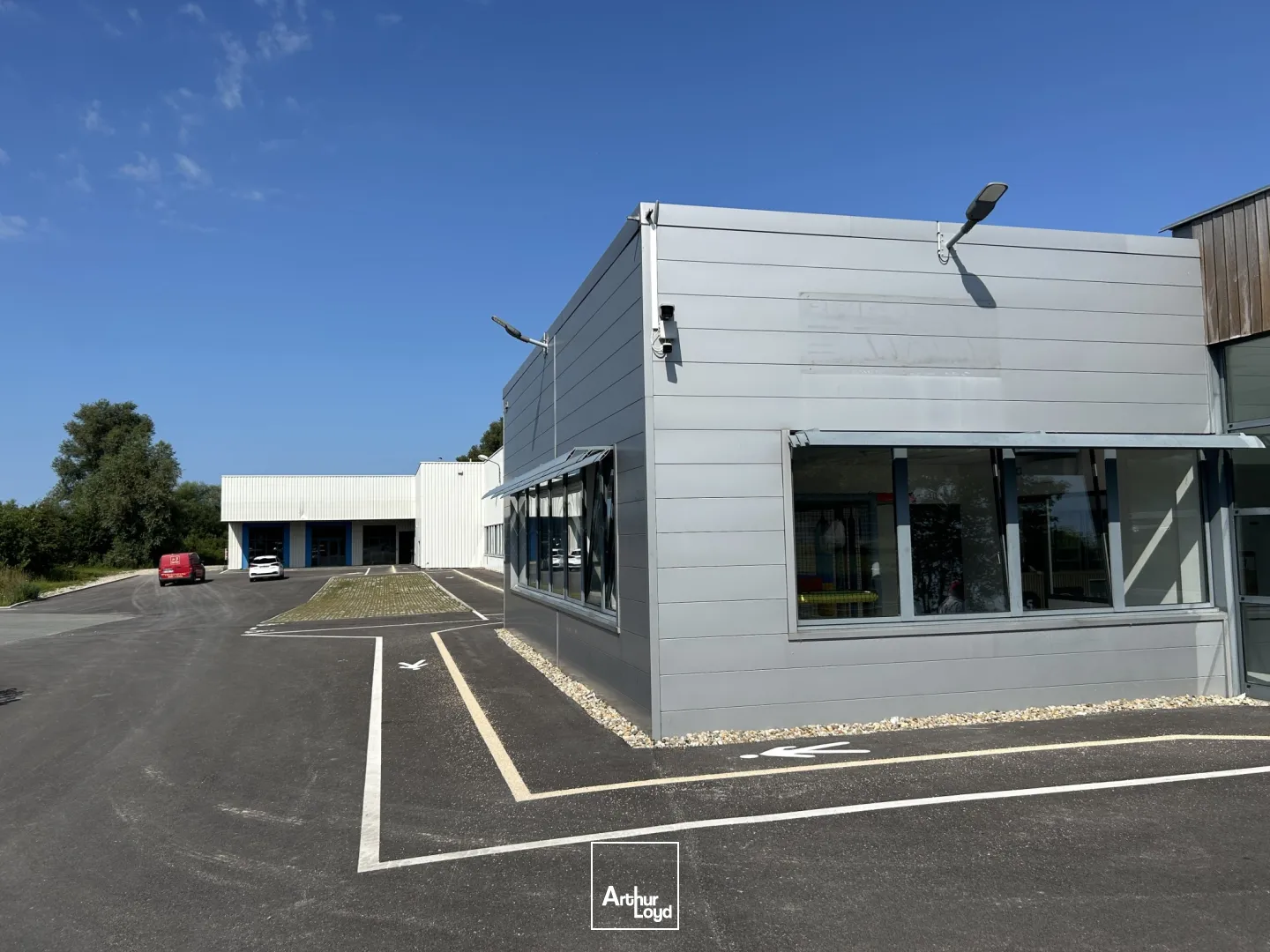 Locaux d'activités à la location à RUE Emplacement stratégique face à LIDL et ACTION