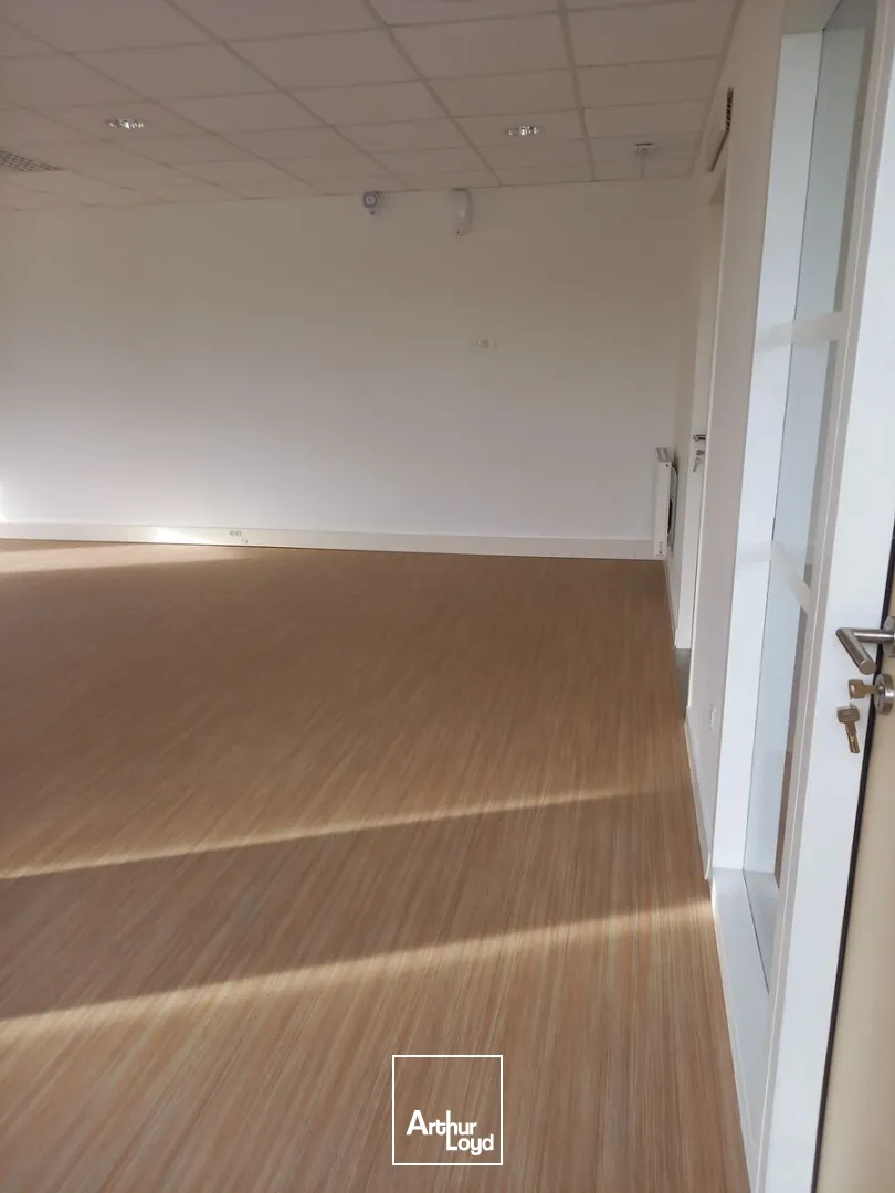 BUREAUX- A LOUER - ST NAZAIRE - GARE - 325 M2 - TERTIAIRE 