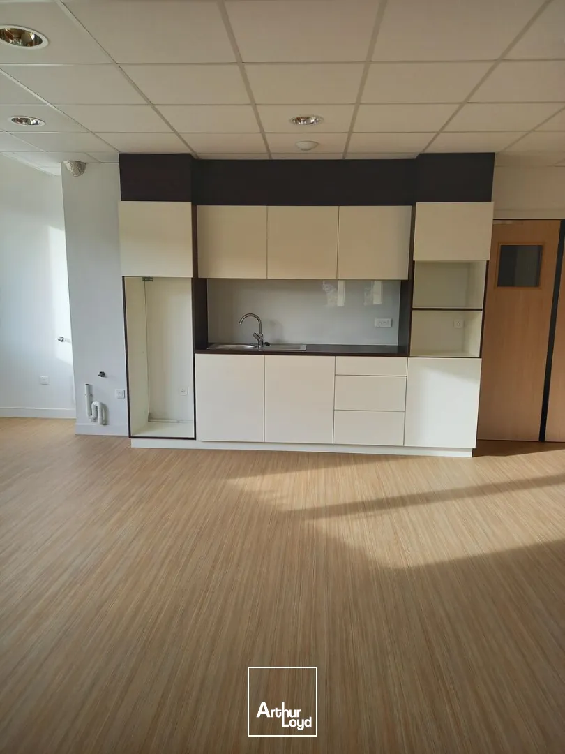 BUREAUX- A LOUER - ST NAZAIRE - GARE - 325 M2 - TERTIAIRE 