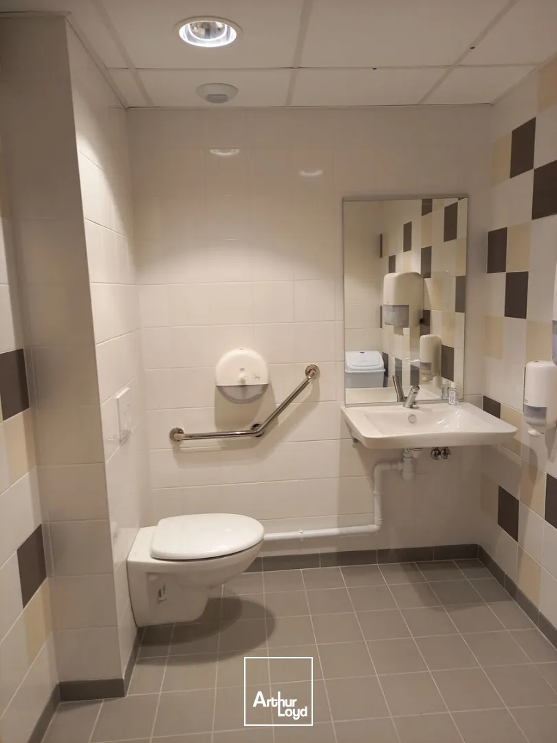 BUREAUX- A LOUER - ST NAZAIRE - GARE - 325 M2 - TERTIAIRE 