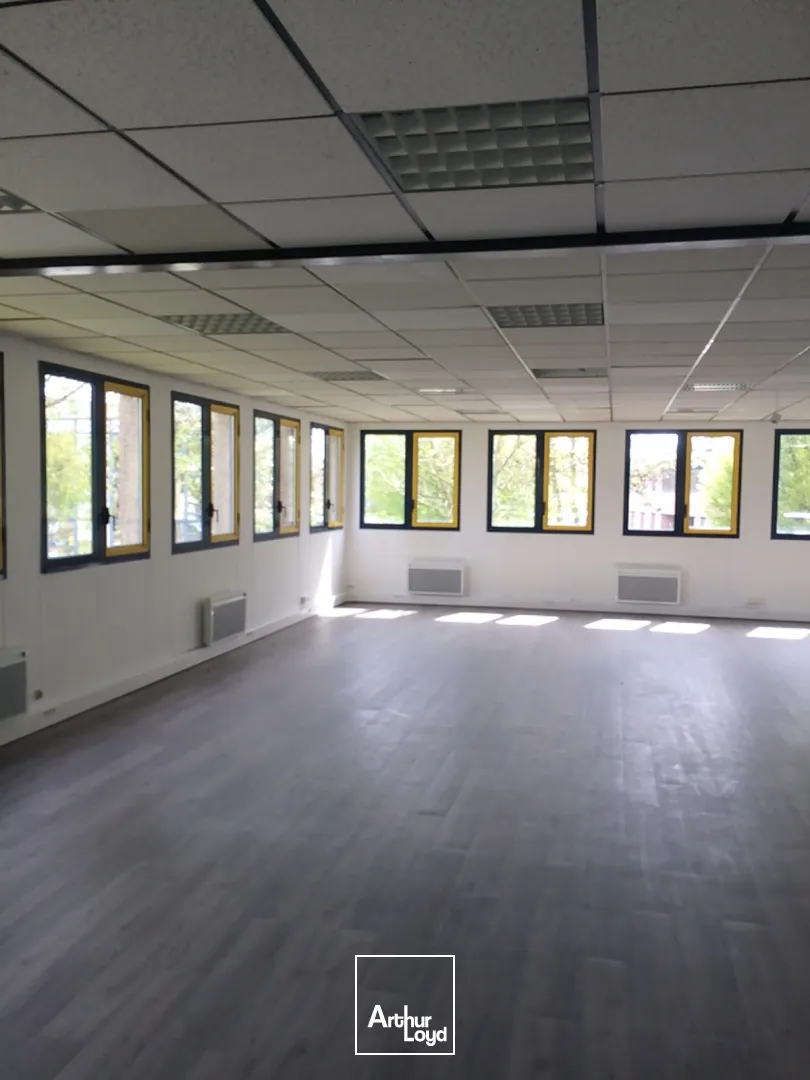 Bureaux à louer à Villeneuve d'Ascq - Espaces modulables avec parkings et services de proximité