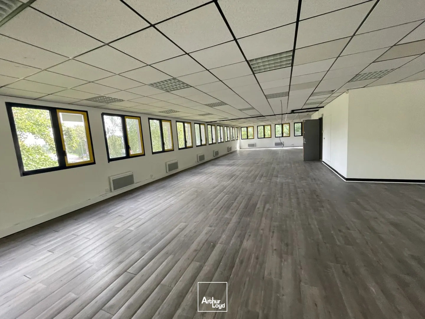 Bureaux à louer à Villeneuve d'Ascq - Espaces modulables avec parkings et services de proximité