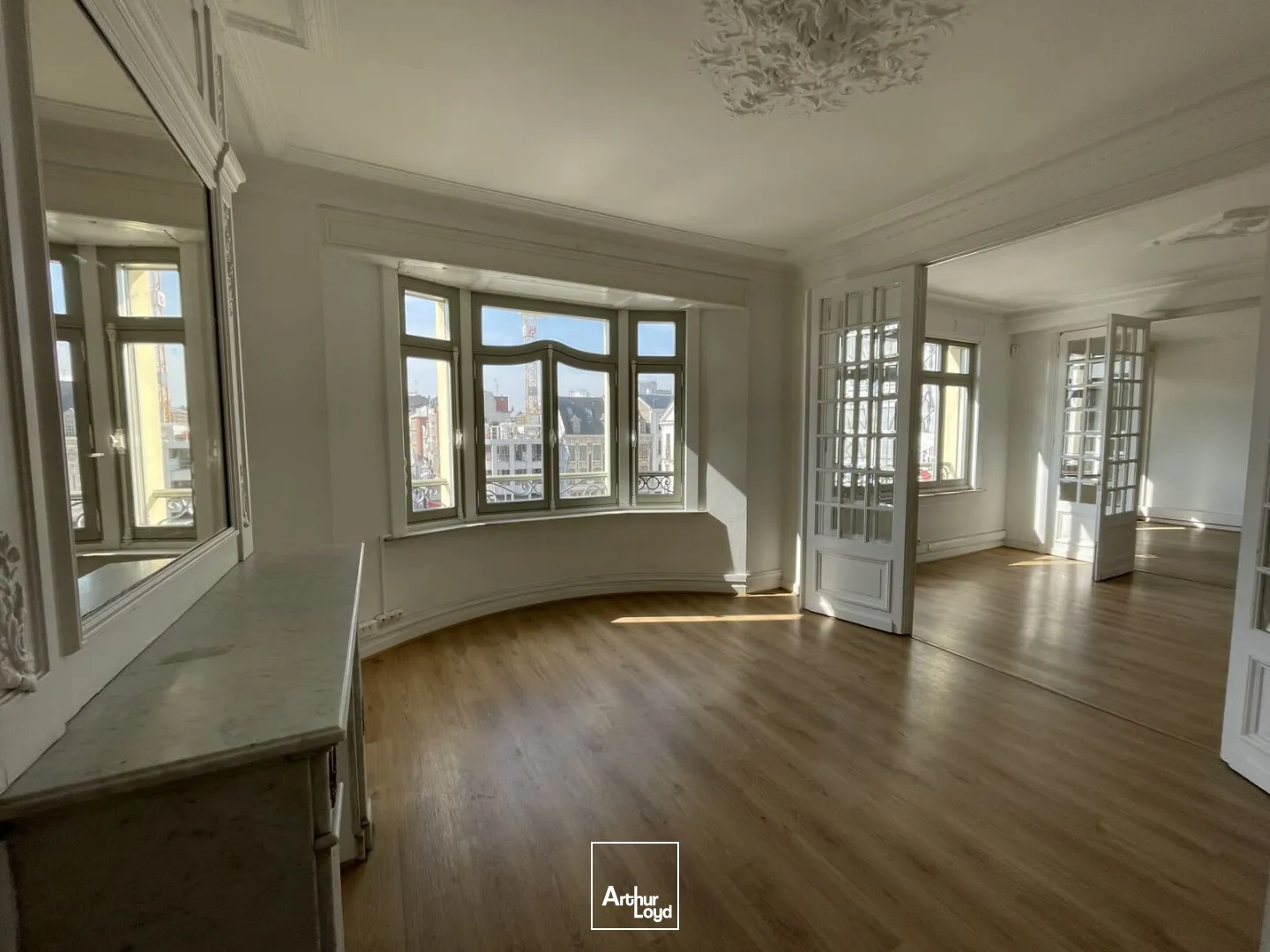 Location de bureaux à Lille Grand-Place - Immeuble haussmannien avec vue d'exception