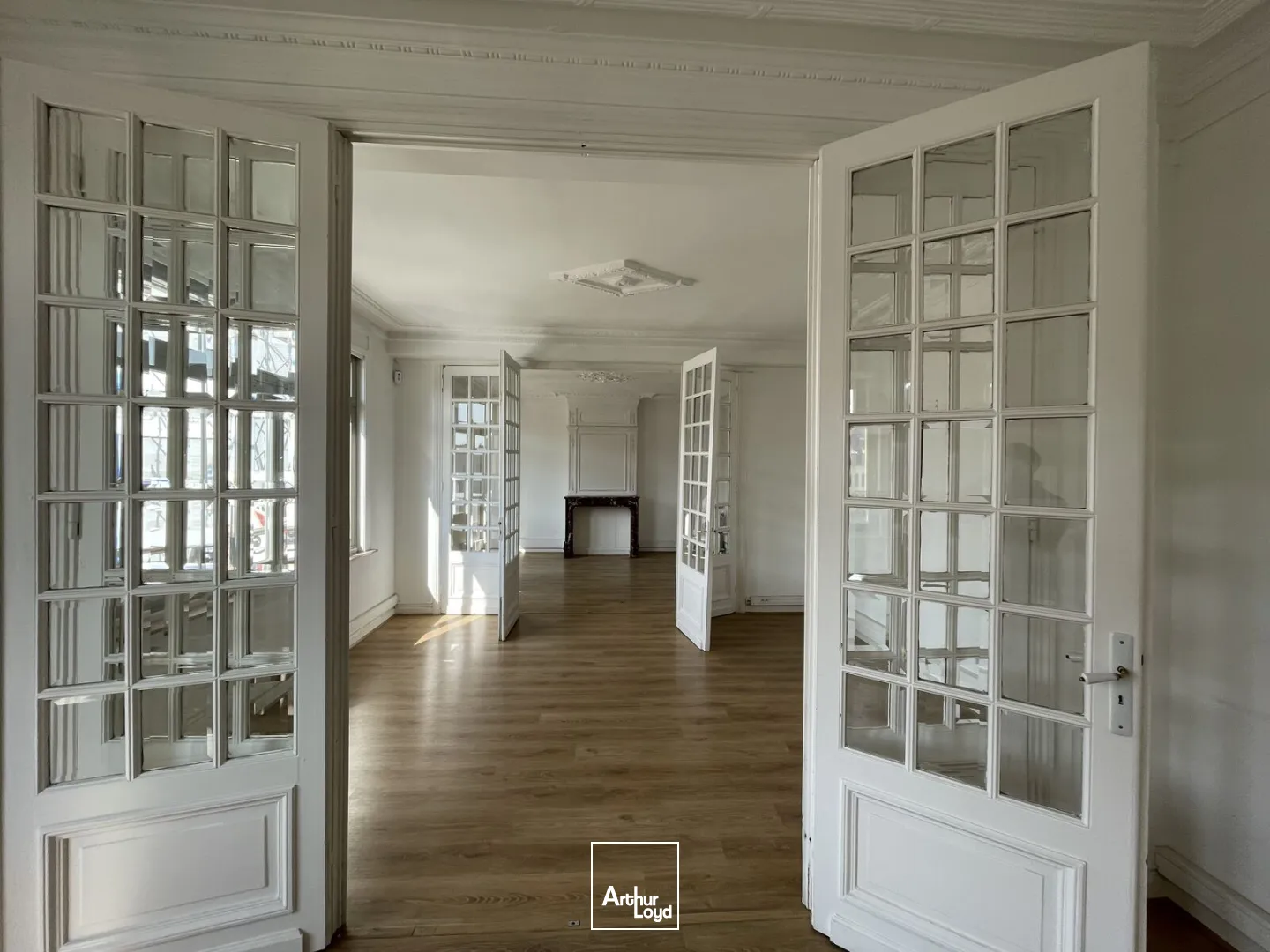 Location de bureaux à Lille Grand-Place - Immeuble haussmannien avec vue d'exception