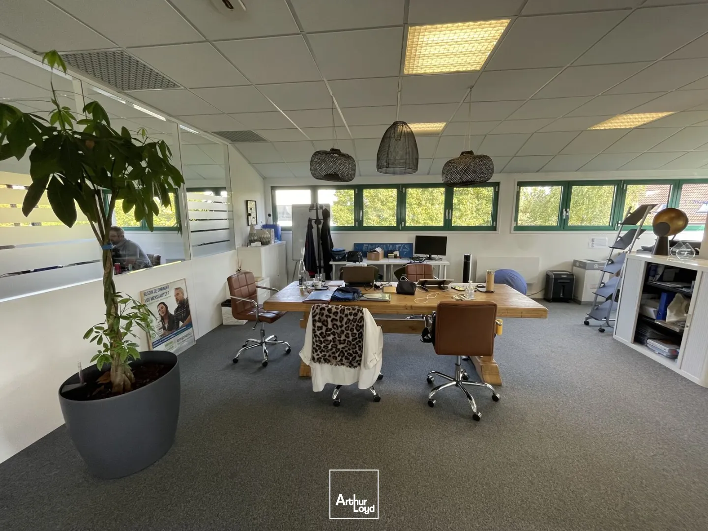 Bureaux à louer à Mouvaux - Espaces lumineux, fonctionnels et prêts à l'emploi