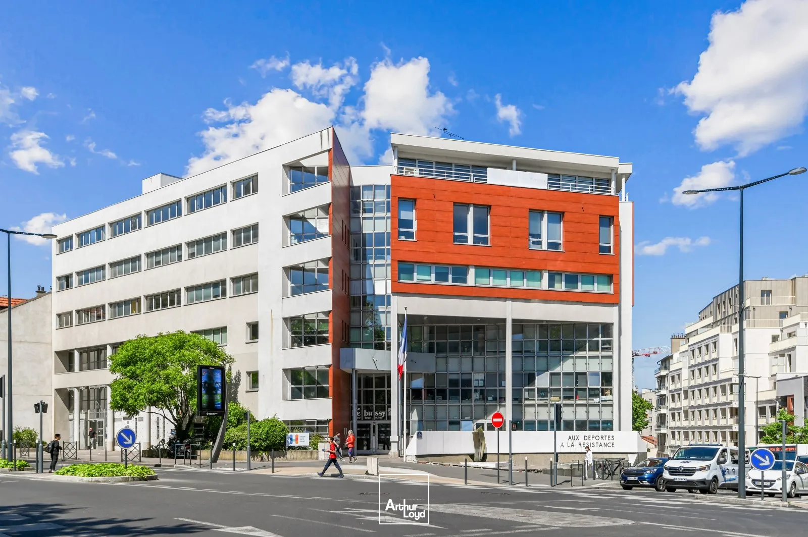 Bureaux avec vue dégagée au coeur de Colombes - Double entrée et parking - Belle opportunité